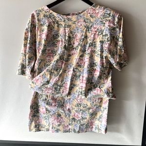 🌸 🌼 Capacity knits vintage, floral top and matching skirt
